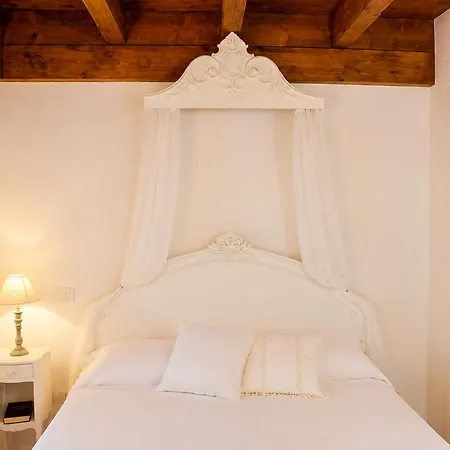Al Vecchio Borgo Couette-café 3*