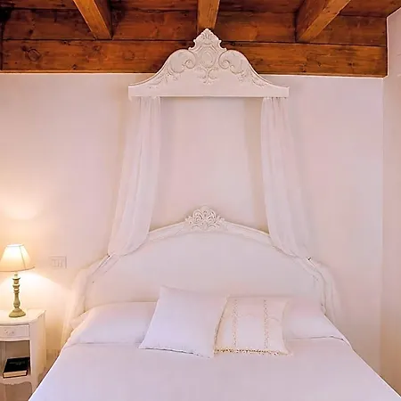 Al Vecchio Borgo Nocleg ze śniadaniem 3*