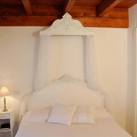 ベッド・アンド・ブレックファスト Al Vecchio Borgo 3*